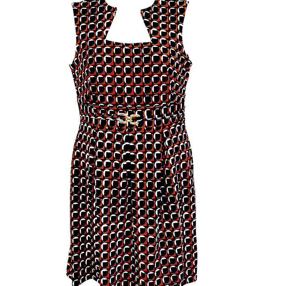En Focus Studio Professional Dress - Picture 1 of 8